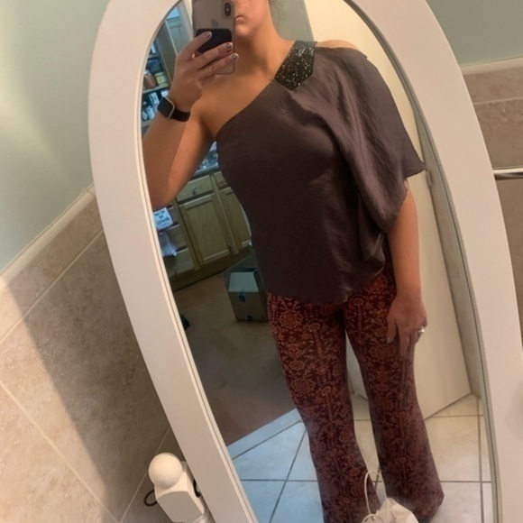 Guess Gray One Shoulder Cold Shoulder Top Small - Picture 3 of 8